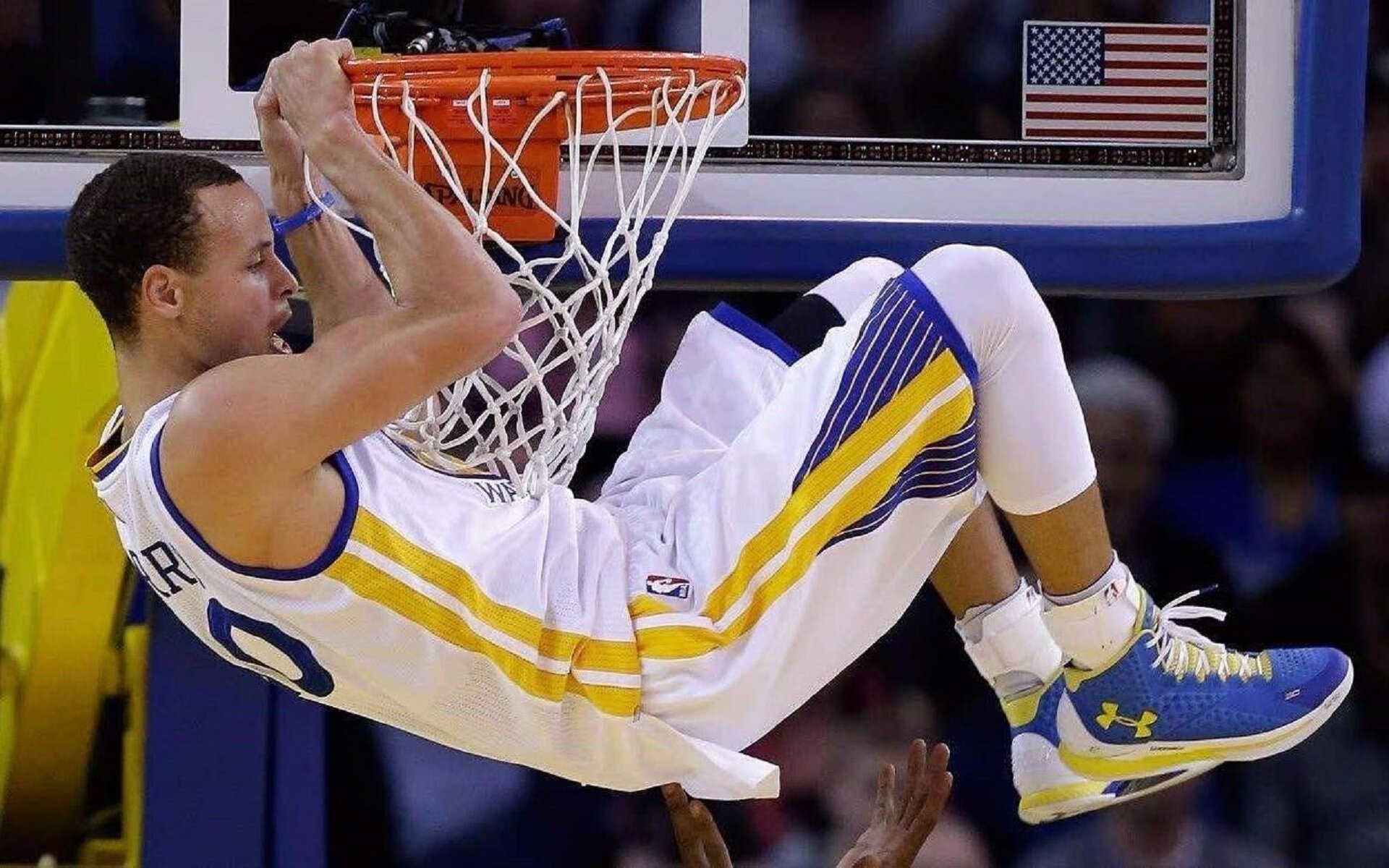 九游游戏-绿茵场上的绝杀传奇，当尼斯奇迹遇见NBA季后赛的决胜时刻